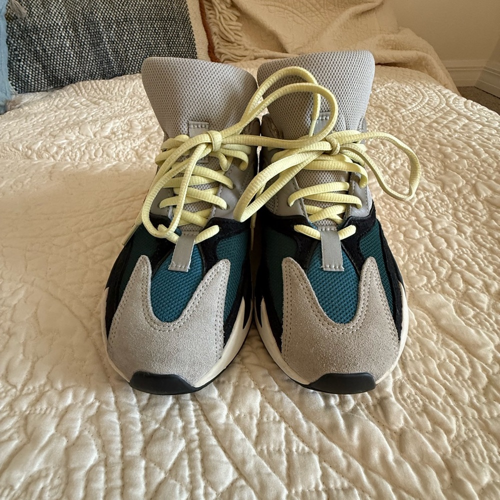 Classic Yeezy 700 Wave Runner - Picture 2 of 7